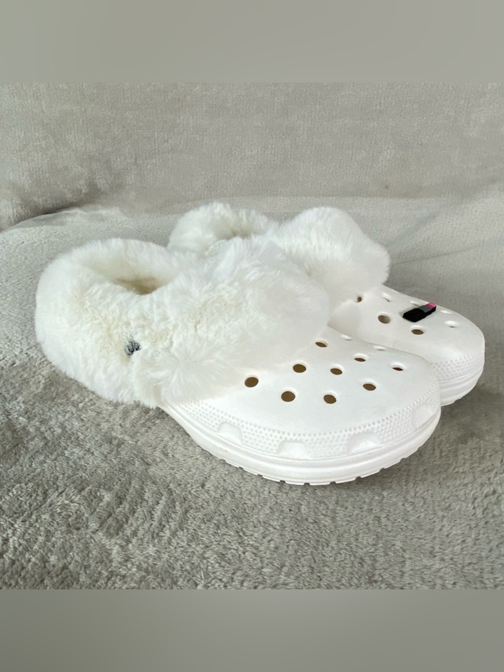 Crocs Classic Mammoth Charm Clog Shoes Womens Size 10 White Fur Lined NEW